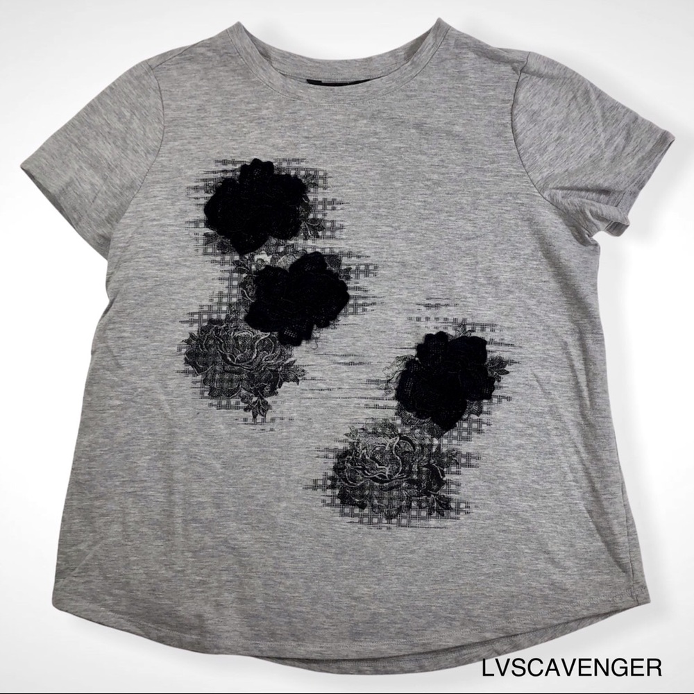 Simply Vera Vera Wang Top w/3D Floral Appliqué Size Medium!